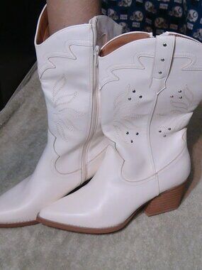 Women's Universal Thread Zipper Studded Western Boots Pointed Size 8 Off-White